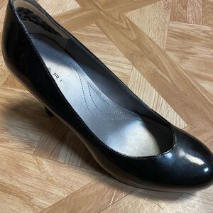 Tahari Black Patent Leather Heels